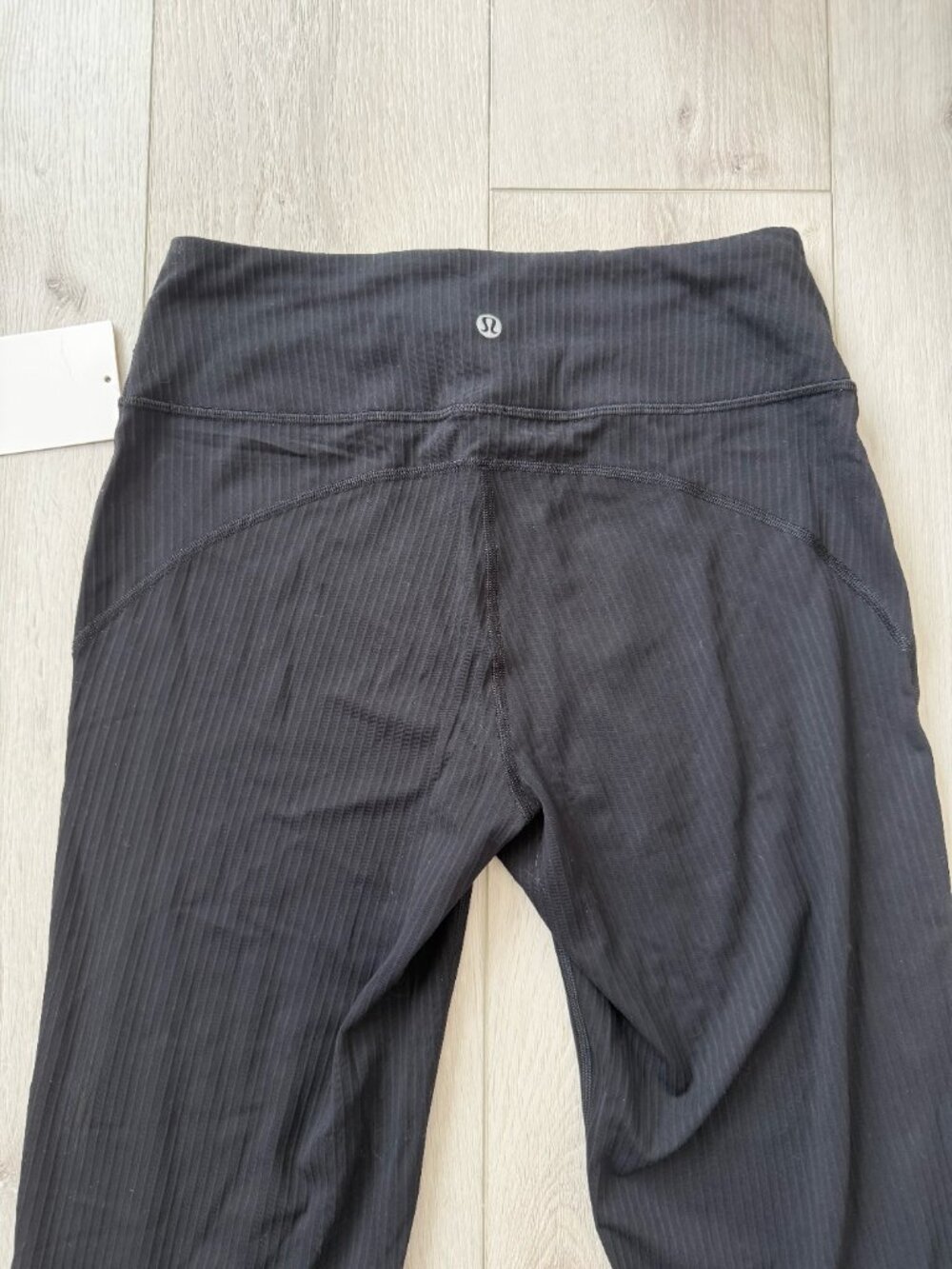 Lululemon - Groove Ribbed High-Rise Wide Flare - Black - Size 8 - Picture 4 of 5